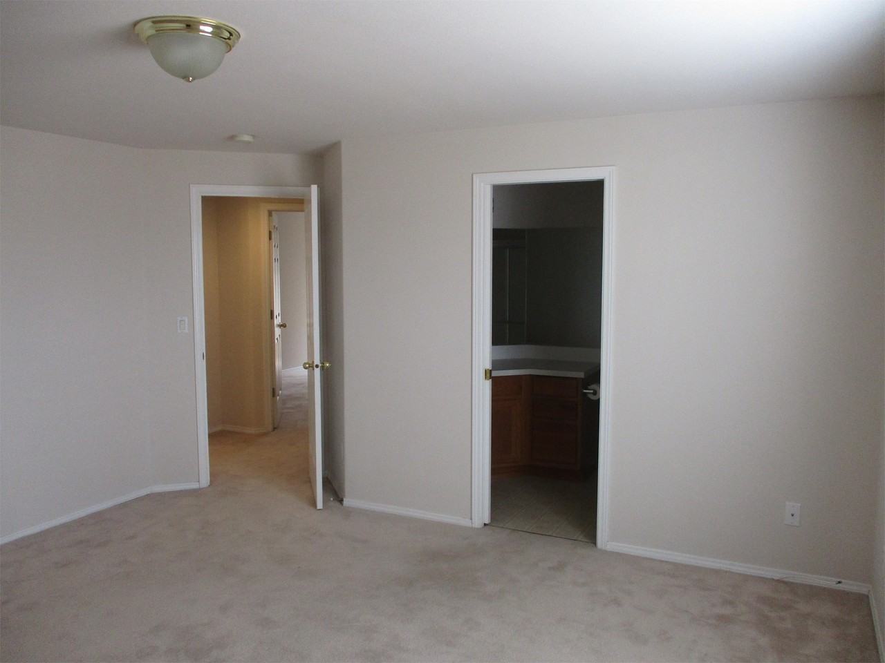 653 Oakwood Dr #1 - Photo 6 of 12