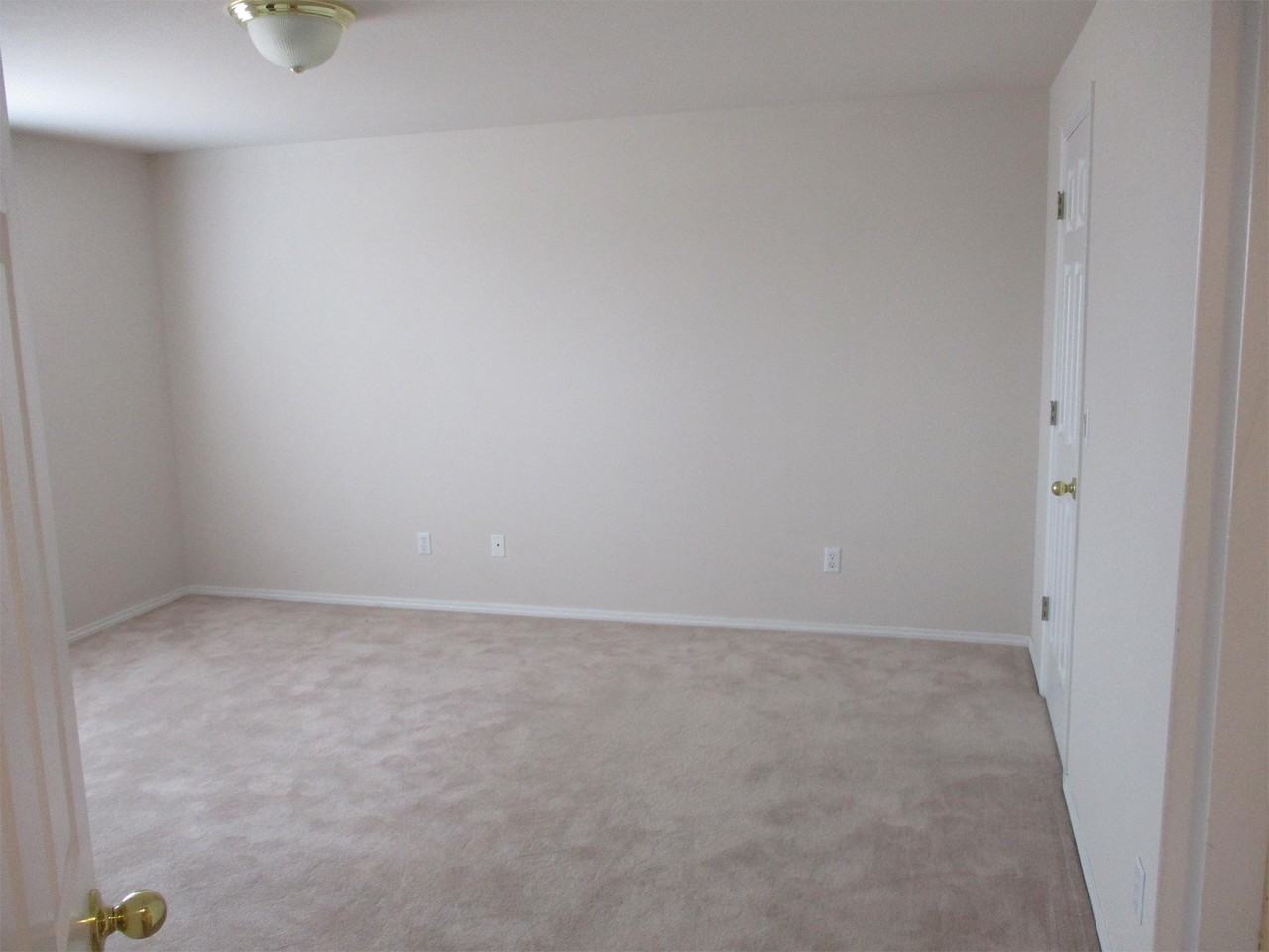 653 Oakwood Dr #1 - Photo 7 of 12