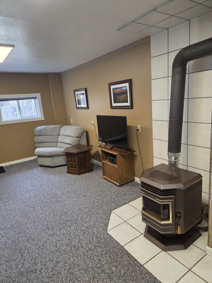 143 N Jackson Ave #1 - Photo 3 of 13