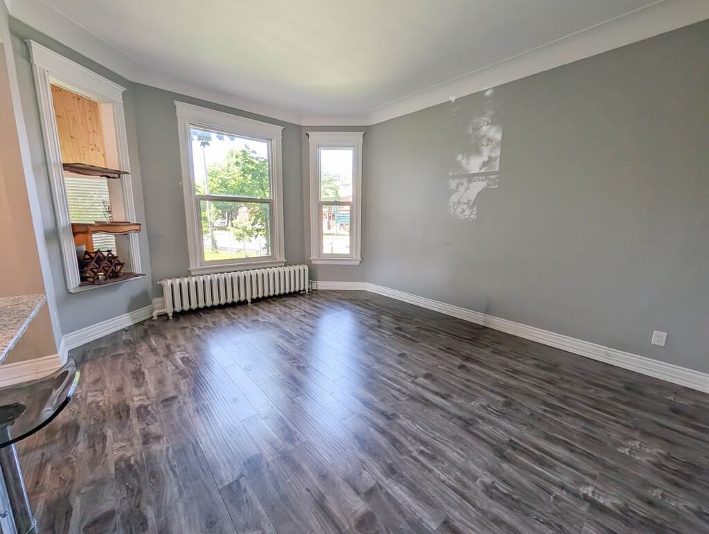 55 Wellington Street South - 3 - Photo 2 of 24