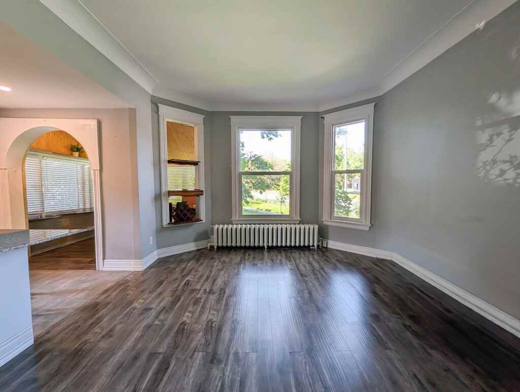 55 Wellington Street South - 3 - Photo 3 of 24