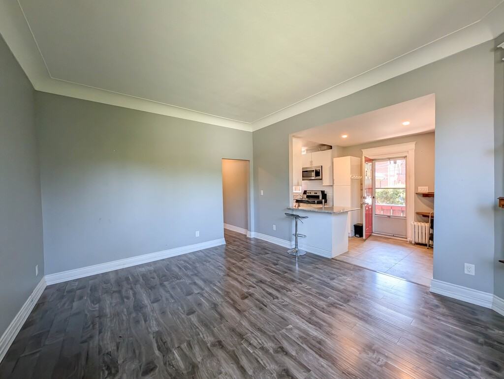 55 Wellington Street South - 3 - Photo 5 of 24