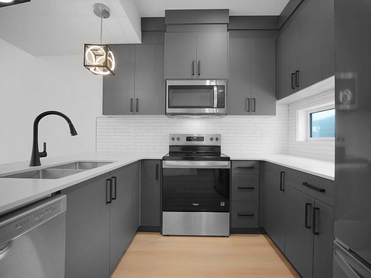 12145 101 St Nw - Photo 2 of 7