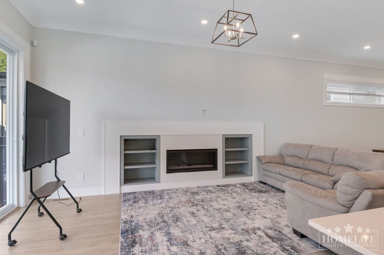 16707 25a Ave - Photo 4 of 27