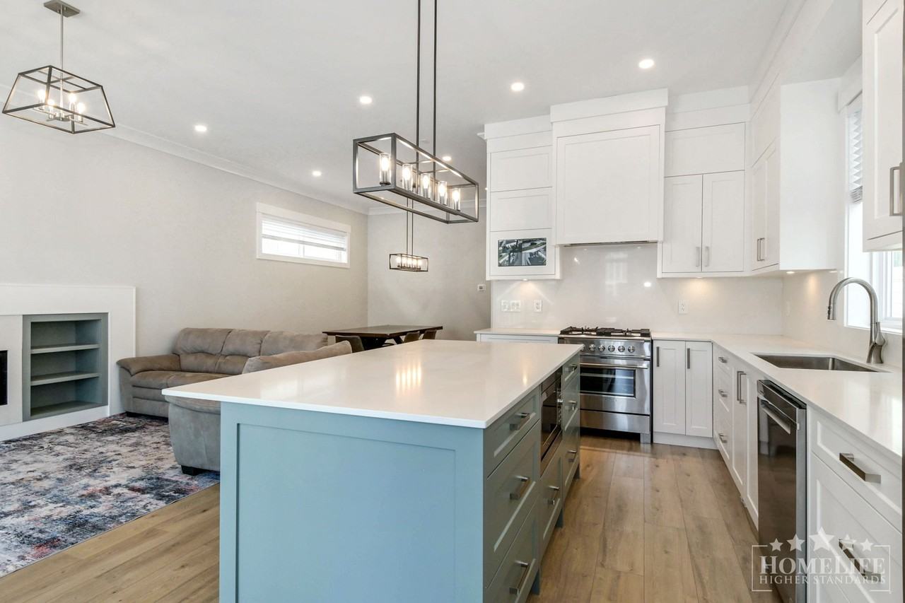 16707 25a Ave - Photo 7 of 27