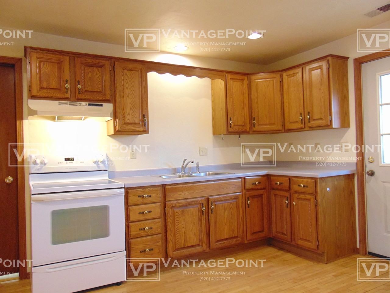 114 N Ontario St Uppr - Photo 2 of 17