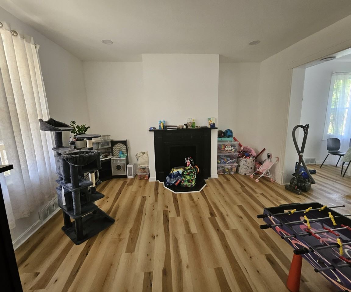 804 Dubois St #1 - Photo 4 of 39