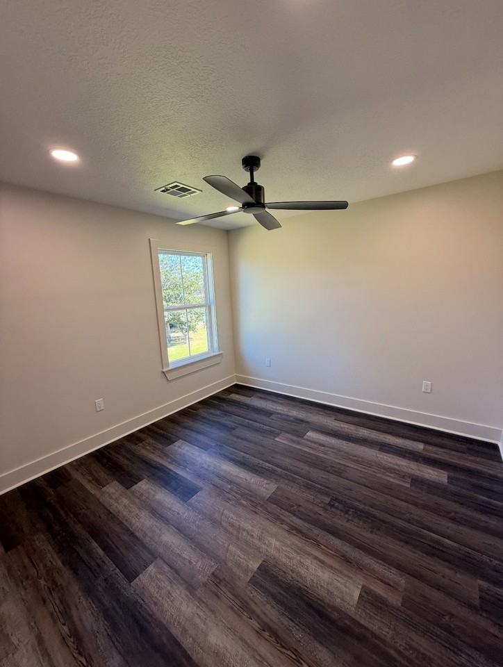 221 W Sallier St #2 - Photo 5 of 9