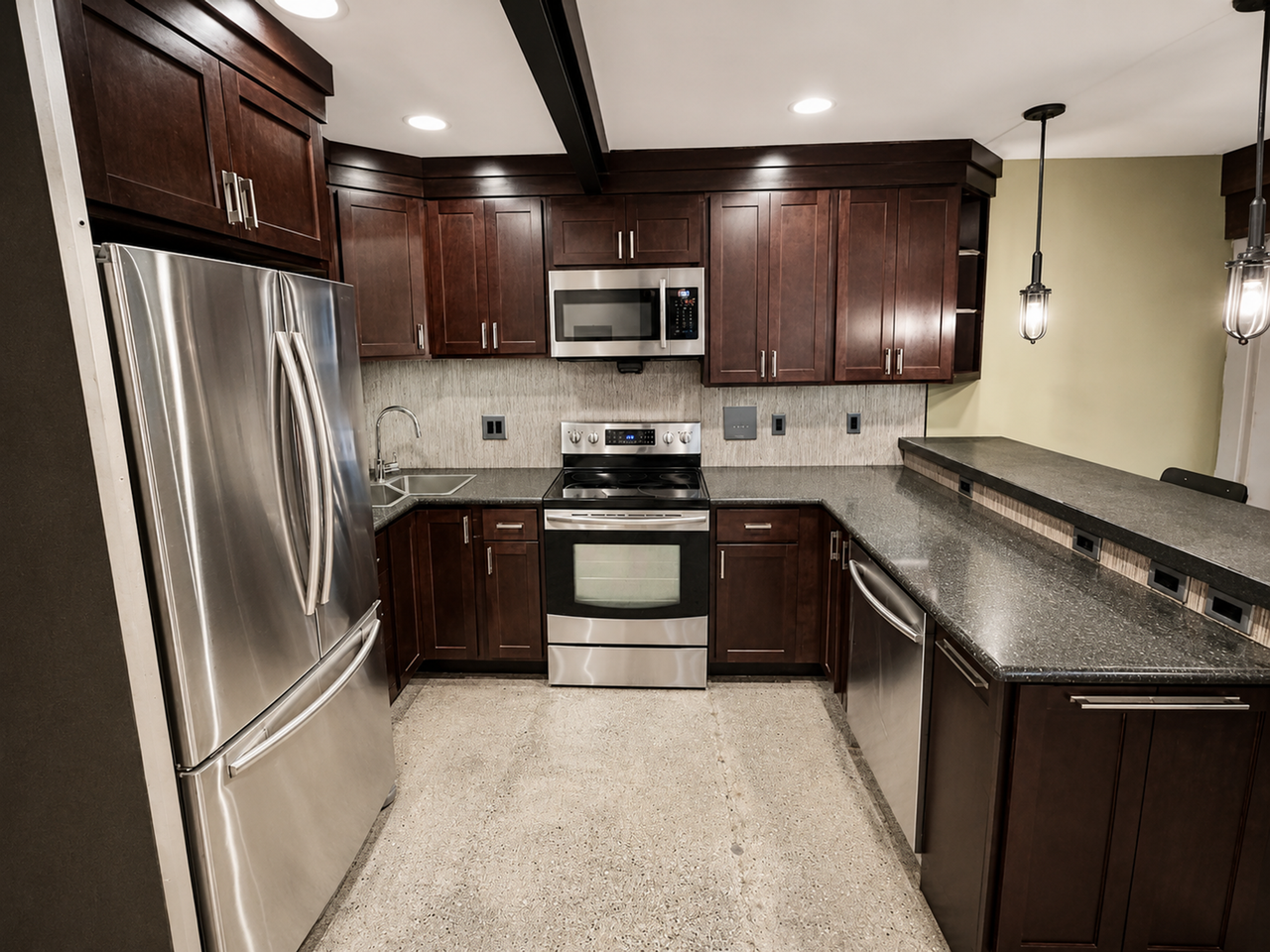 Varsity Management 418 E. Washington - Photo 3 of 7