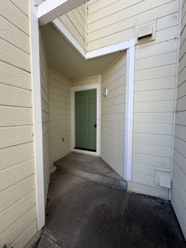 524 Court St #1 - Photo 3 of 16