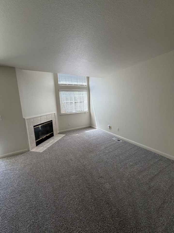 524 Court St #1 - Photo 4 of 16