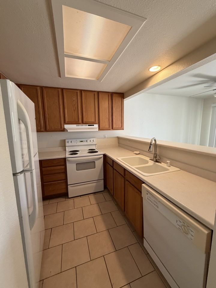 524 Court St #1 - Photo 6 of 16