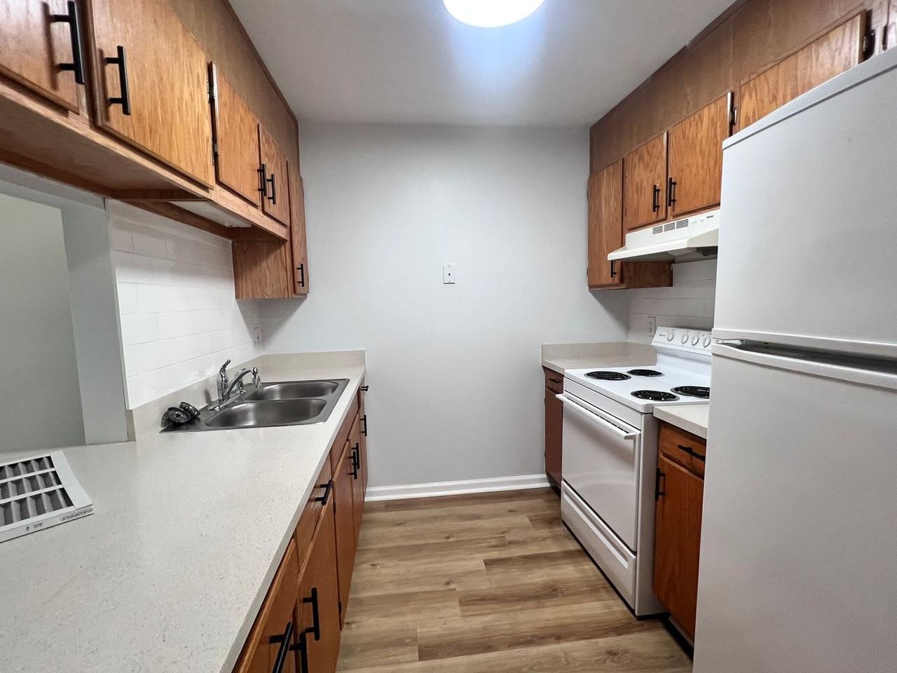 Coral Garden Apartments - Photo 5 of 12