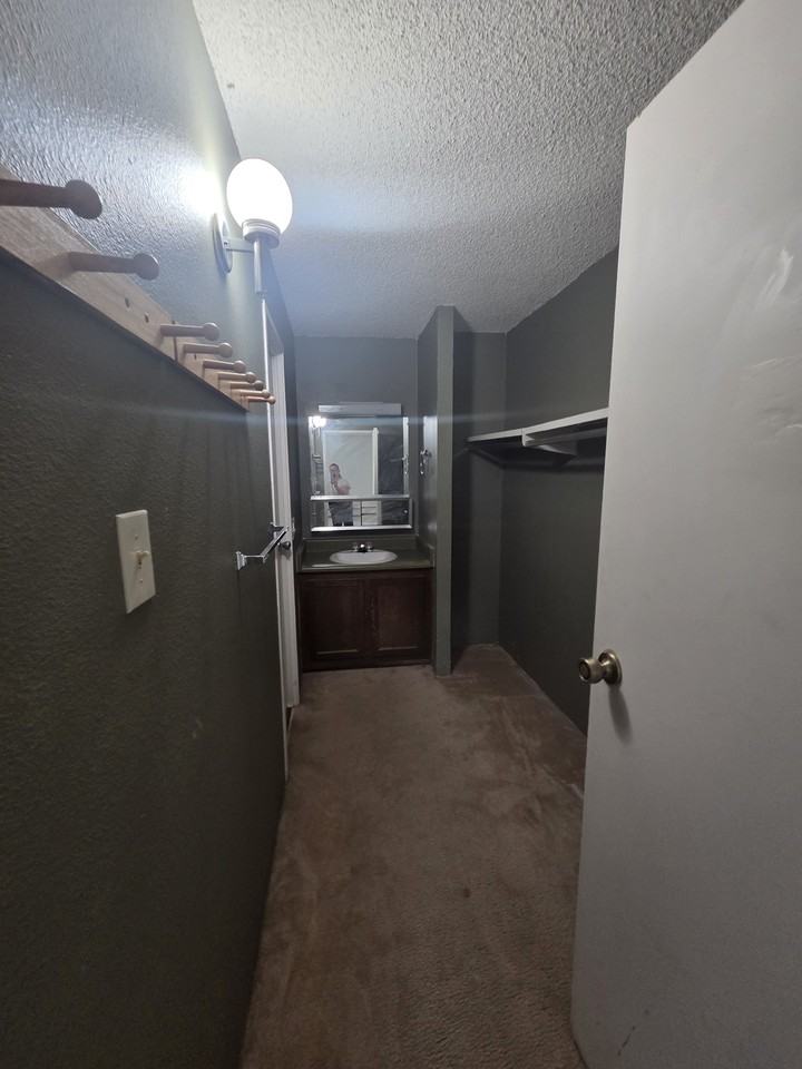 1300 Golden Cir #1 - Photo 2 of 8