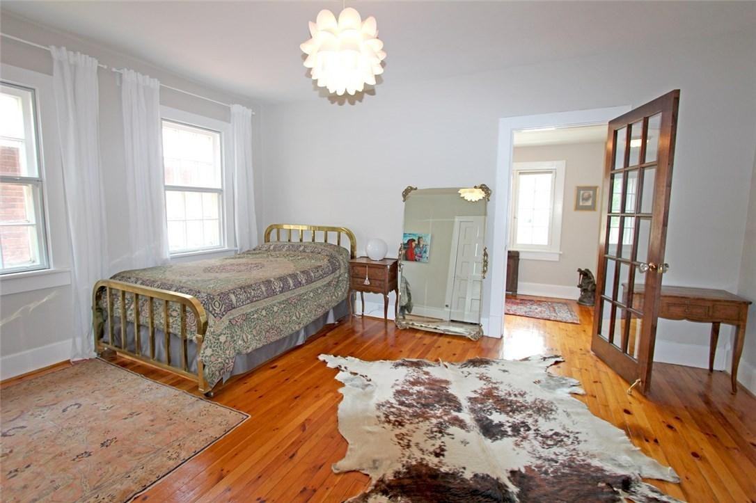 663 Maclaren St #1 - Photo 5 of 24