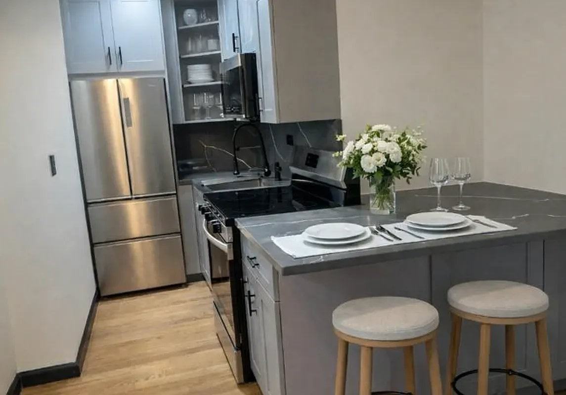 E 58th St #1B - Photo 5 of 6