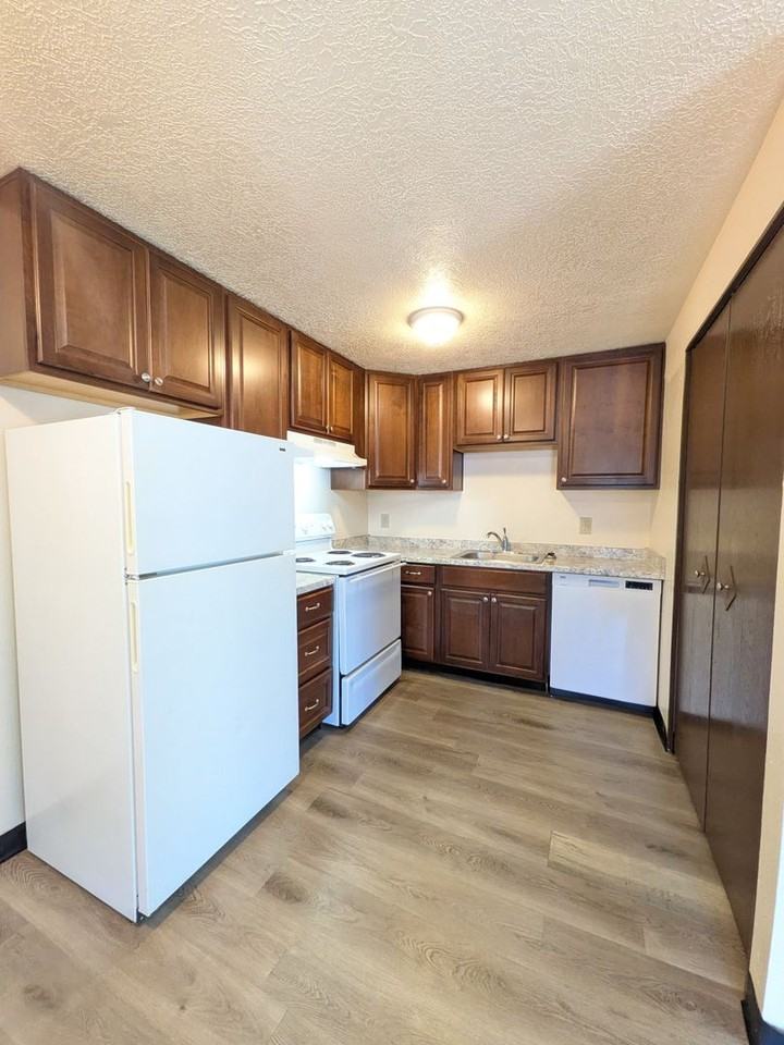 Chelsea Manor Apartments - Photo 4 of 50