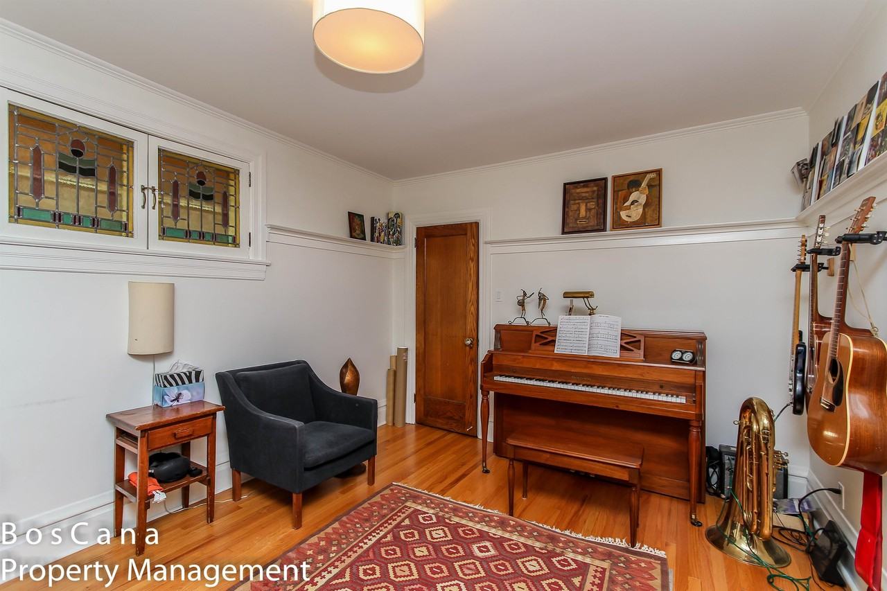 498 O'Connor St #1 - Photo 3 of 32