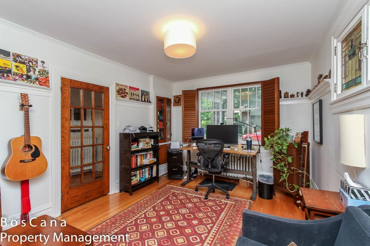 498 O'Connor St #1 - Photo 4 of 32