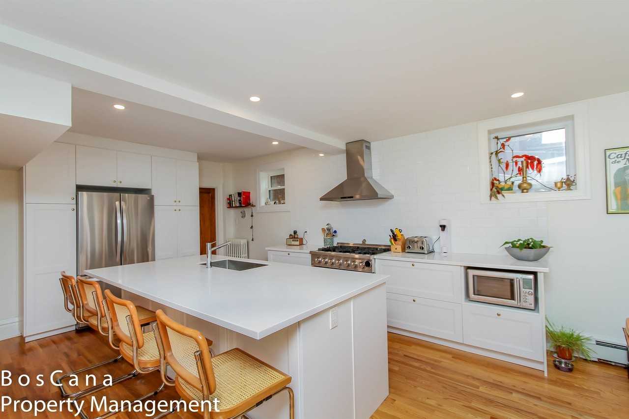 498 O'Connor St #1 - Photo 7 of 32