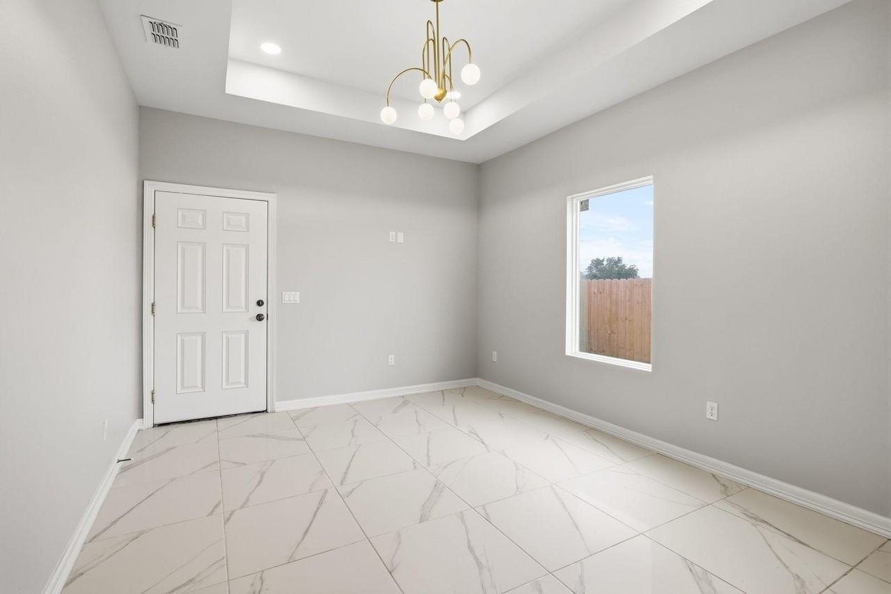 4225 Heron Ave - Photo 4 of 16