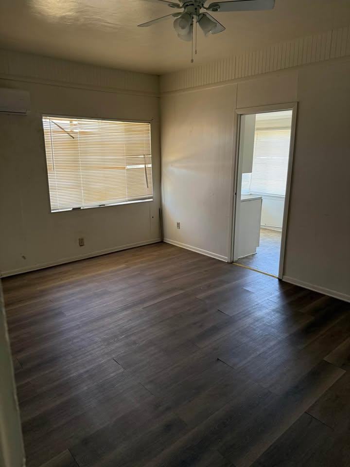 1009 N Fulton St - Photo 3 of 11