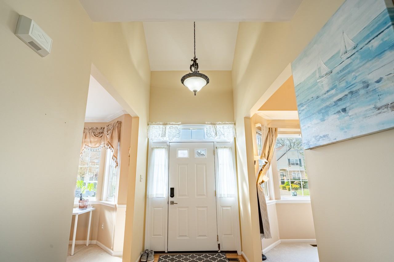 109 Lincoln Rd #1 - Photo 4 of 37