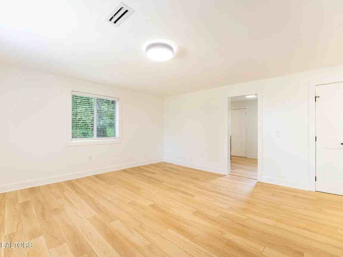 502 Hayworth Dr #1 - Photo 4 of 33