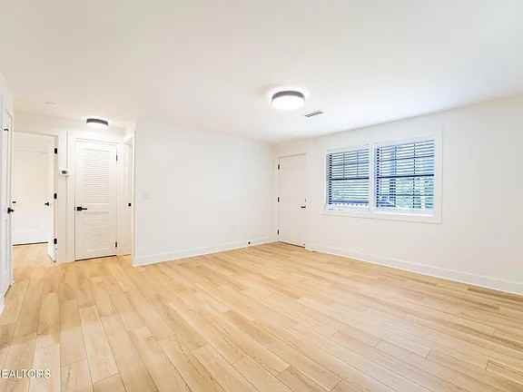 502 Hayworth Dr #1 - Photo 5 of 33