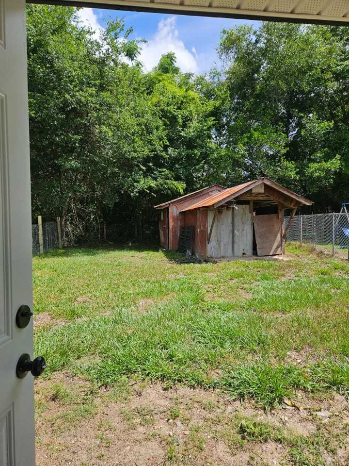 939 NE 18th St - Photo 2 of 19