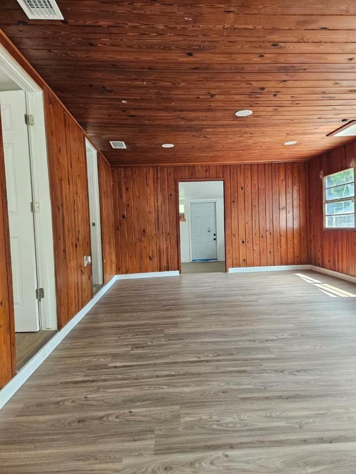 939 NE 18th St - Photo 5 of 19