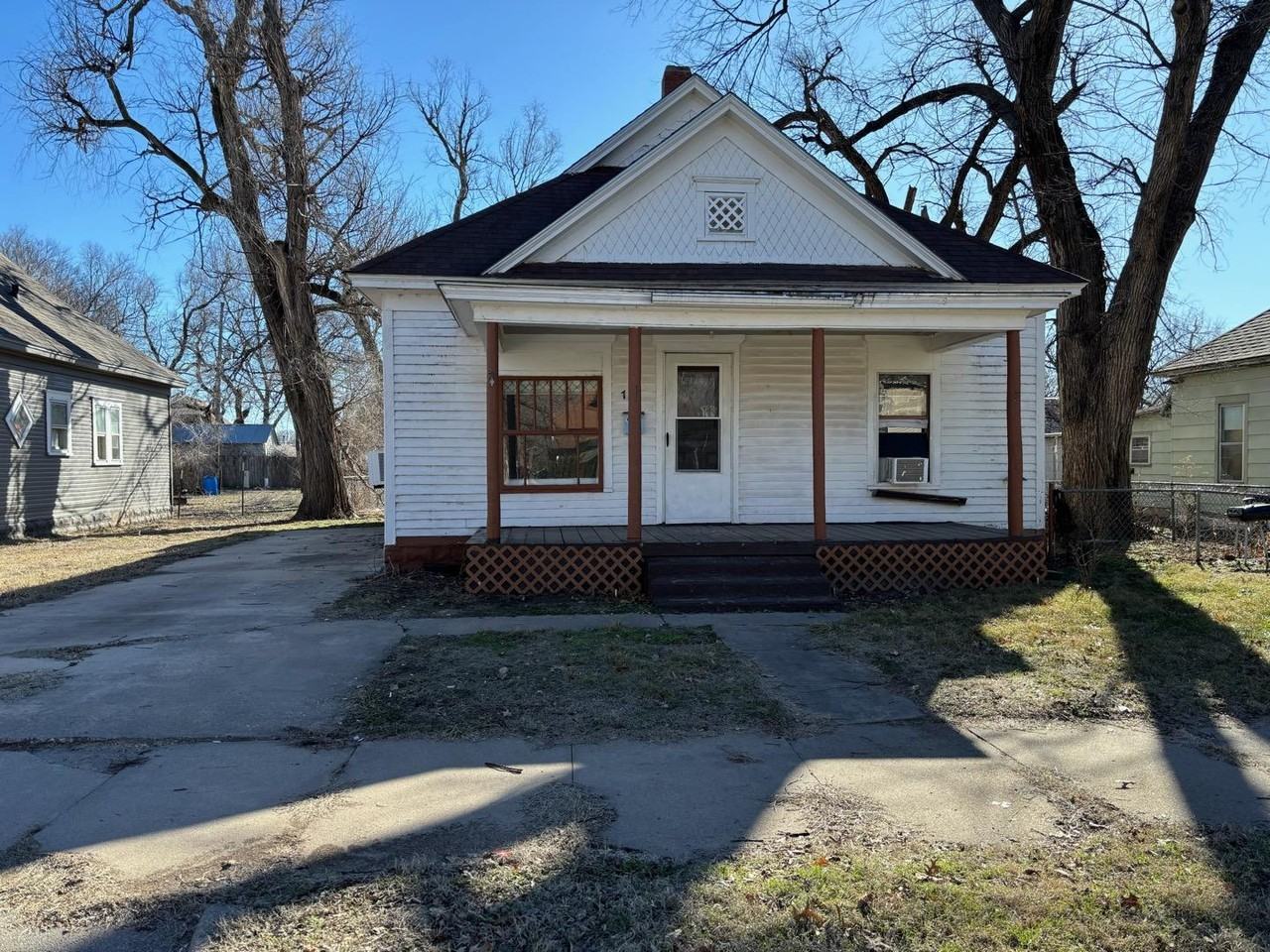 711 E 6th Ave - Photo 2 of 8