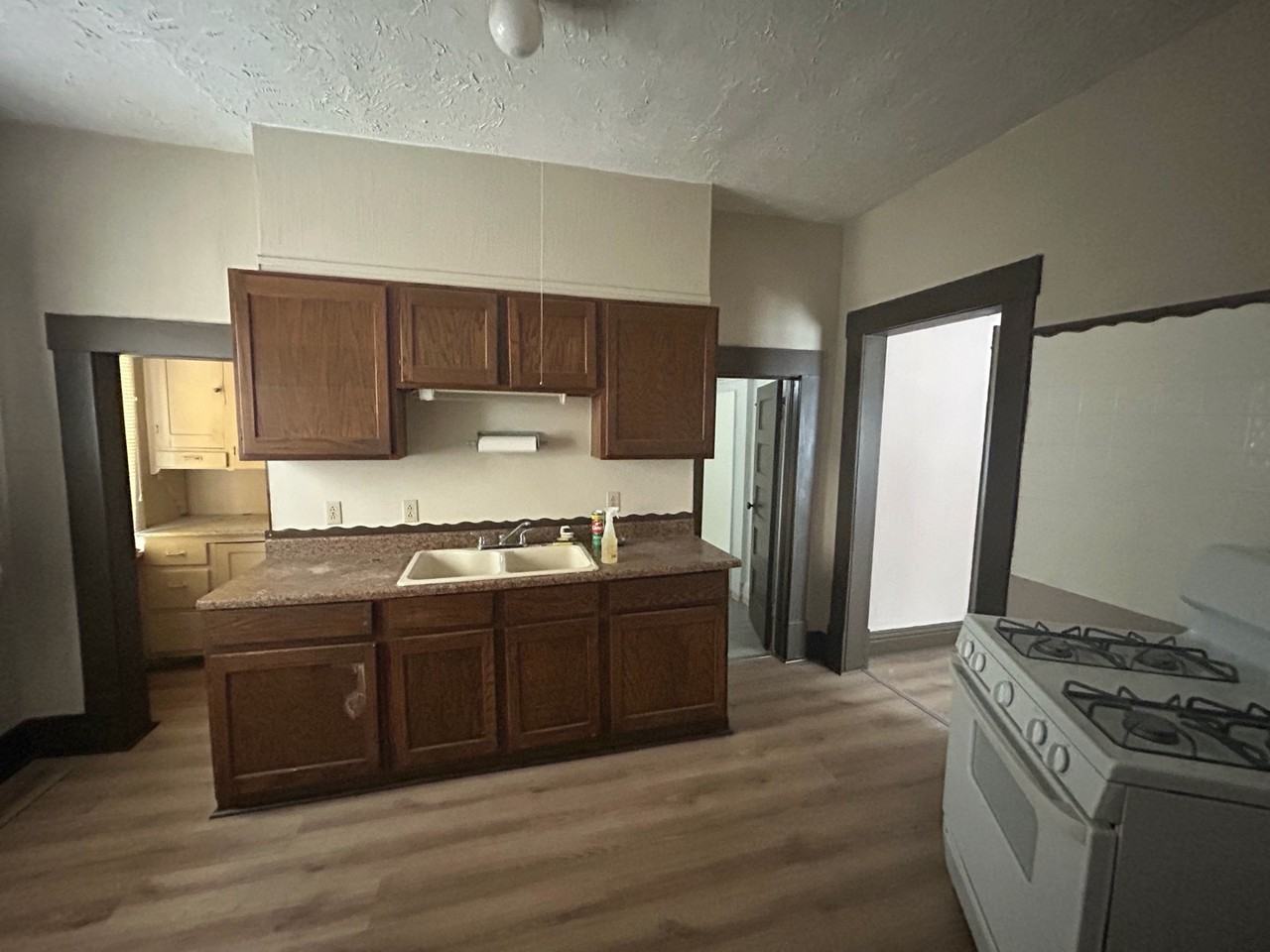 711 E 6th Ave - Photo 3 of 8