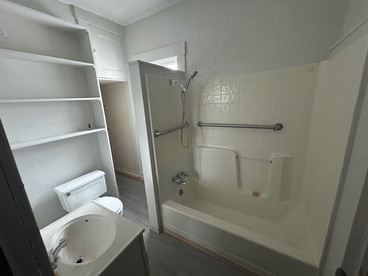 711 E 6th Ave - Photo 4 of 8