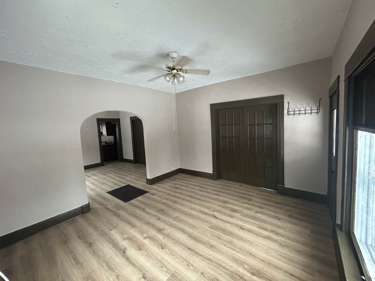 711 E 6th Ave - Photo 5 of 8