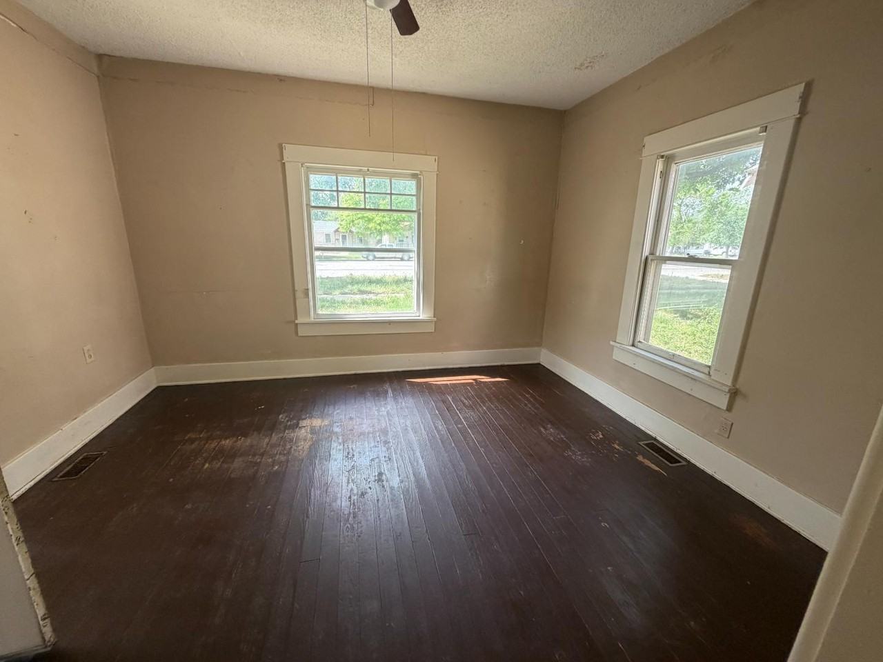 928 E 3rd Ave - Photo 3 of 8