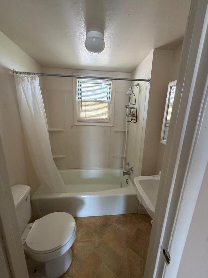 928 E 3rd Ave - Photo 4 of 8
