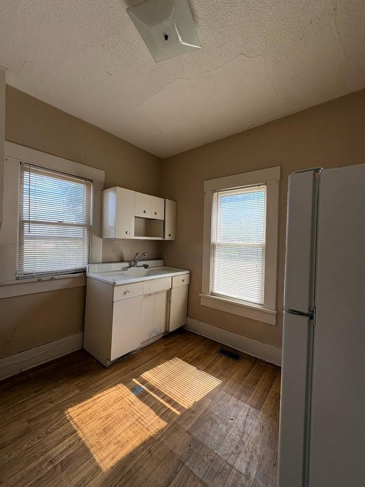 928 E 3rd Ave - Photo 6 of 8