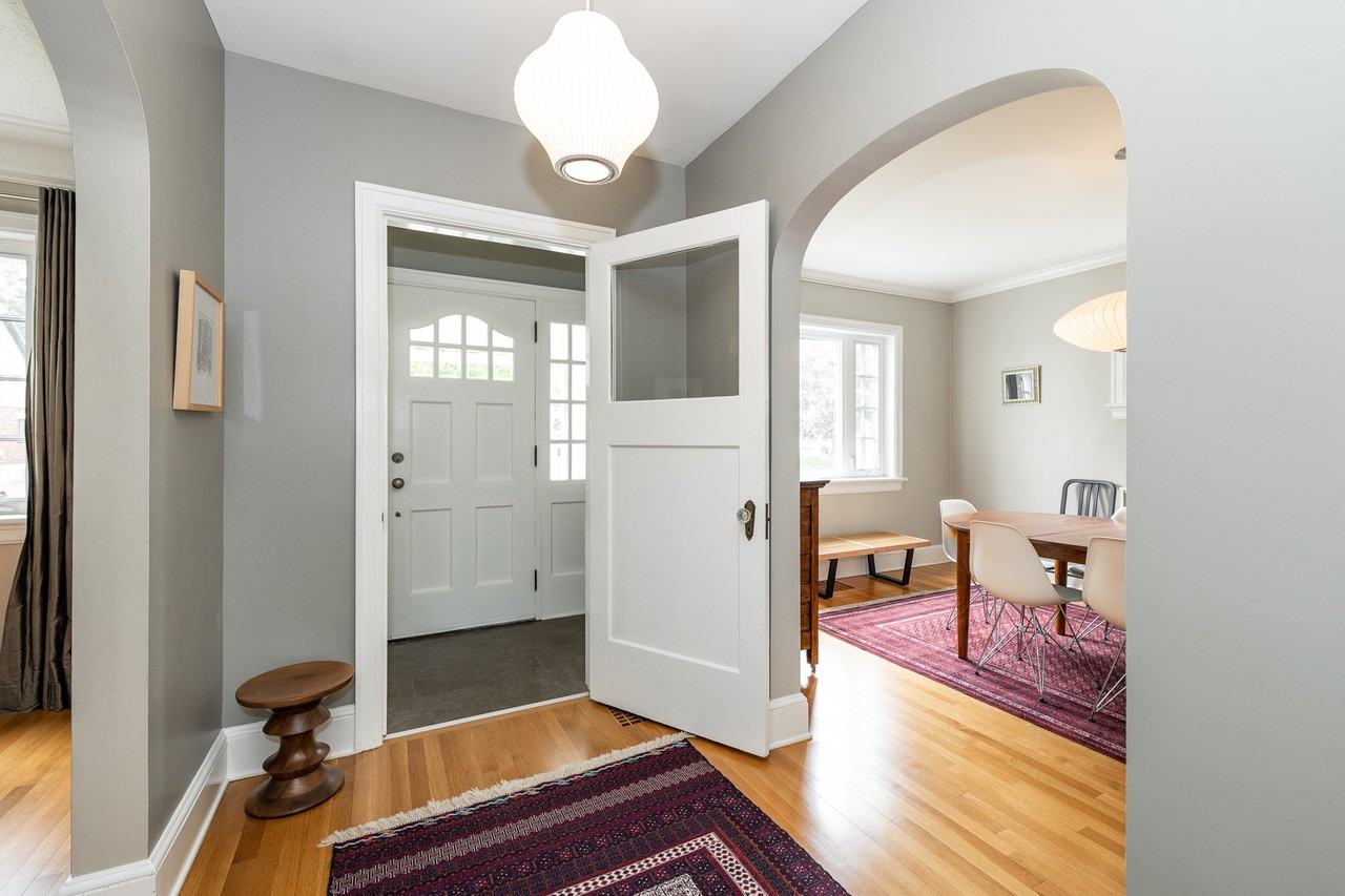 252 Harmer Ave S #1 - Photo 3 of 28