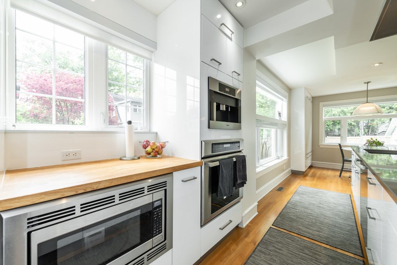 252 Harmer Ave S #1 - Photo 7 of 28