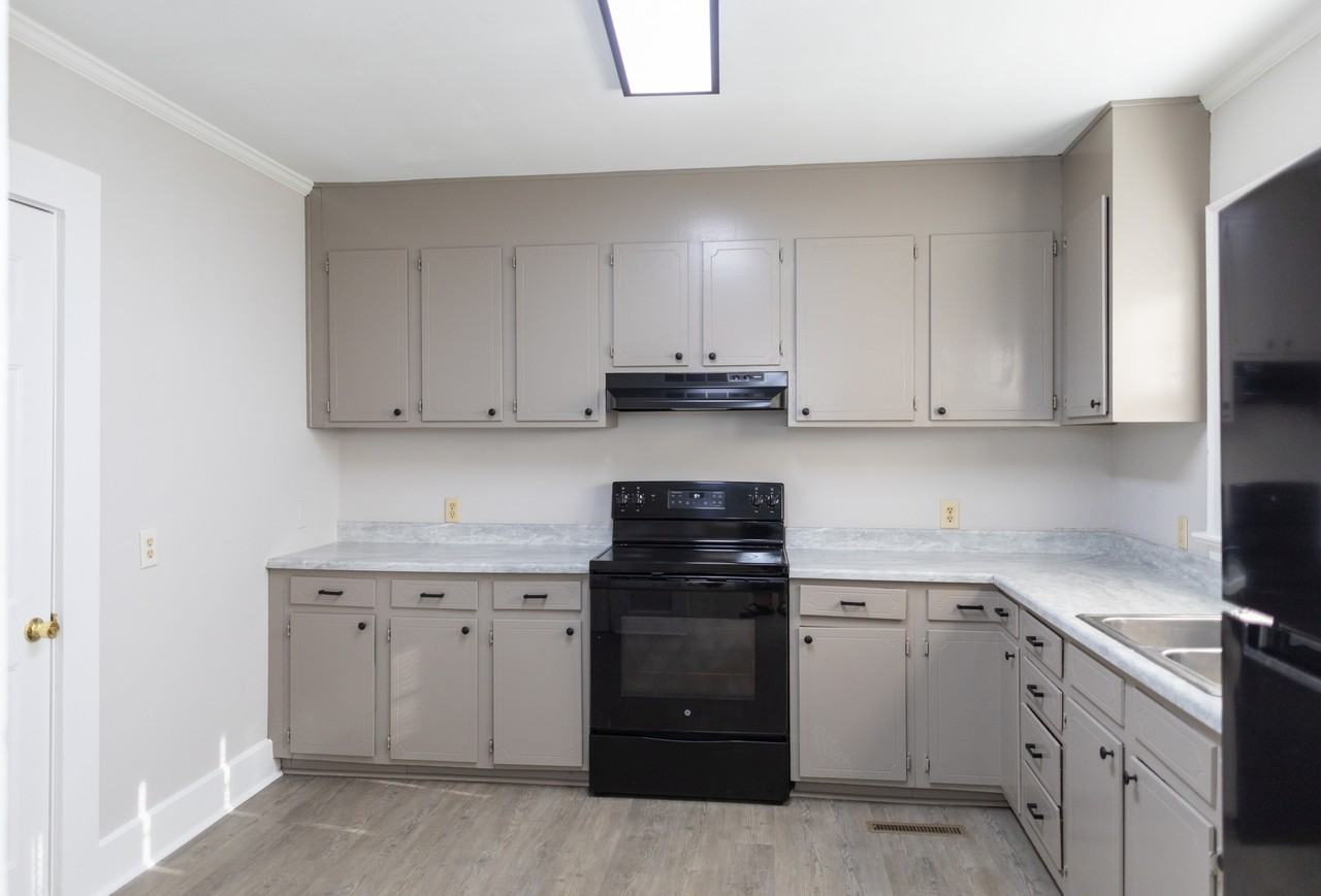 122 Jefferson St #1 - Photo 3 of 13