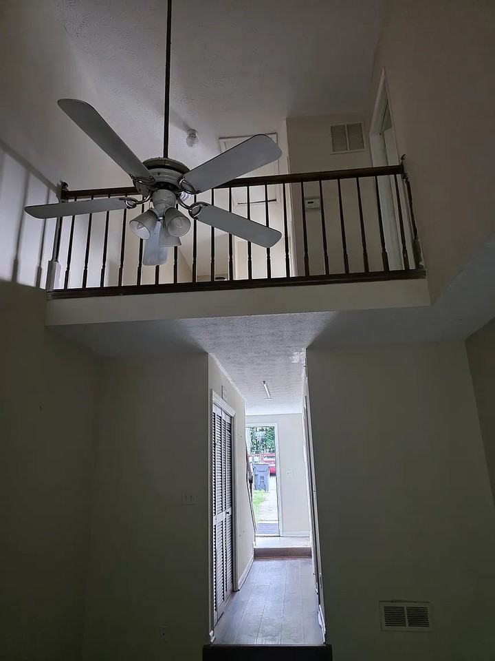 1013 Carla Pl - Photo 4 of 6