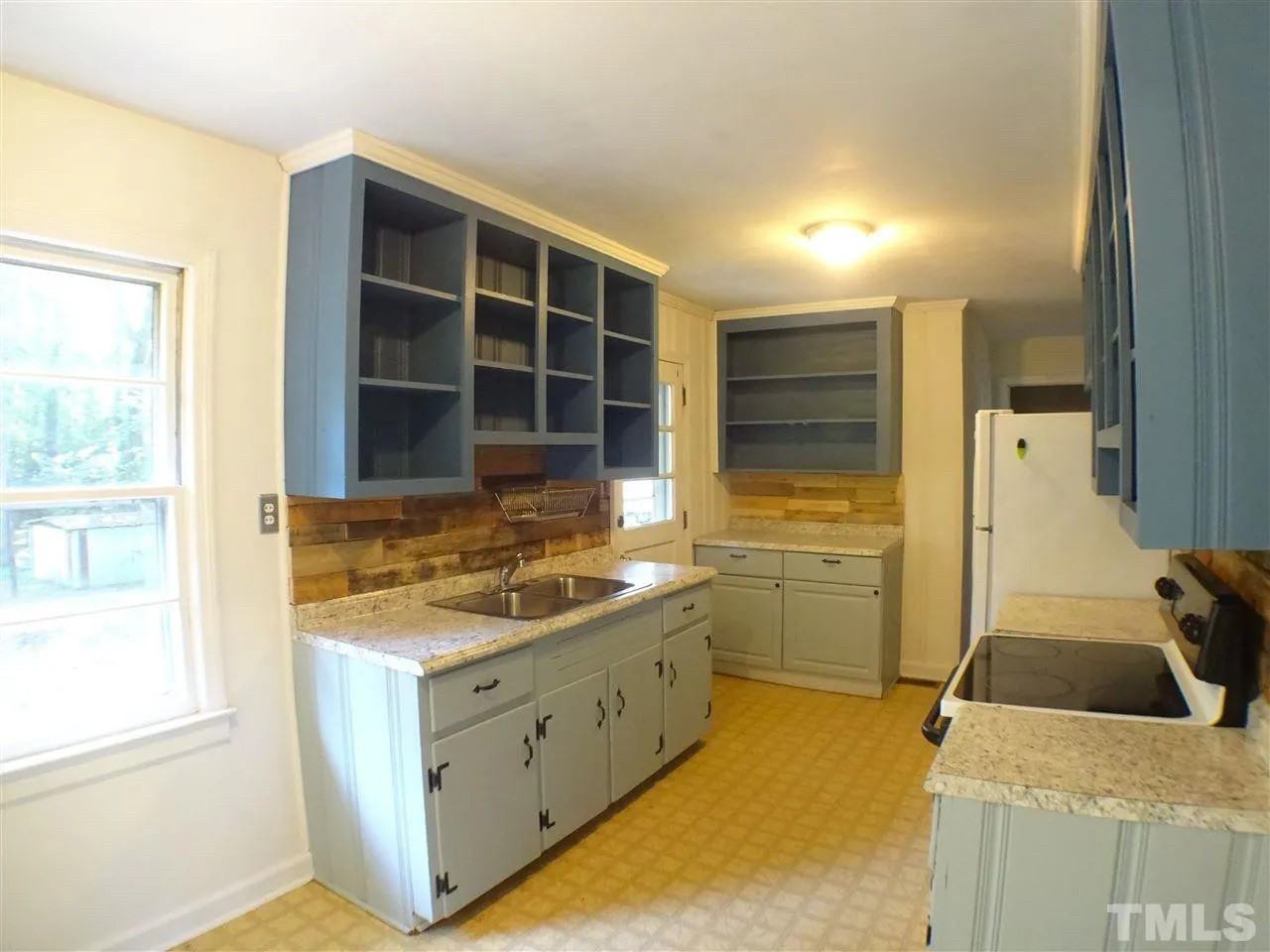 649 Sunnybrook Rd - Photo 5 of 26
