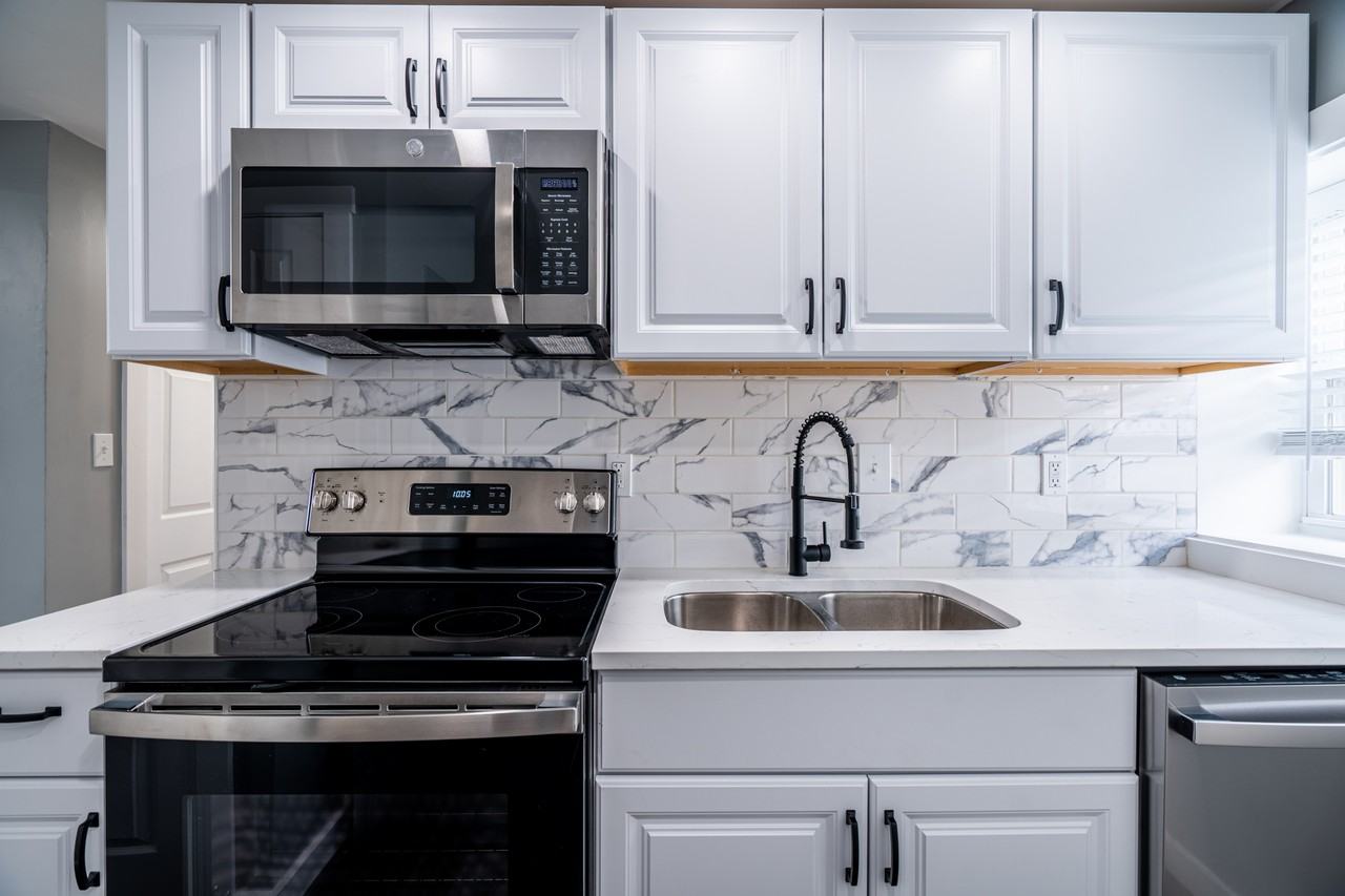 1631 Columbia Ave #A - Photo 4 of 10