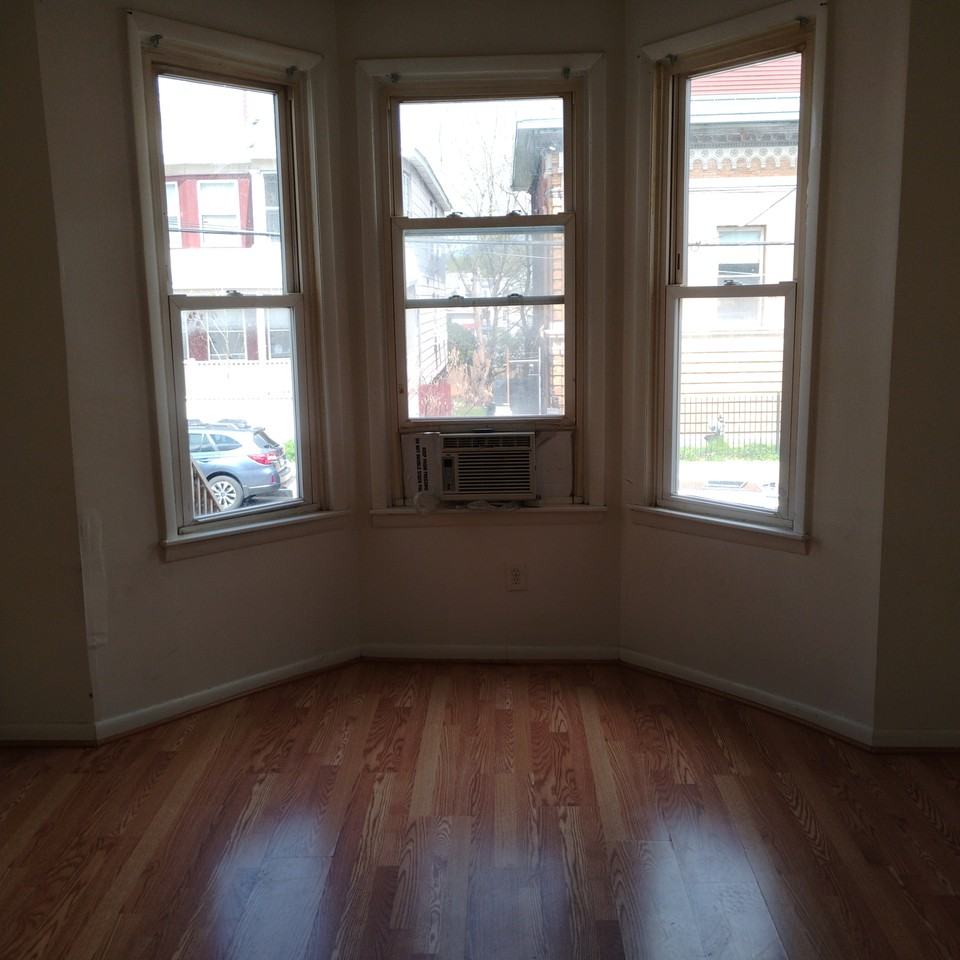 452A Hudson Ave #1 - Photo 7 of 19