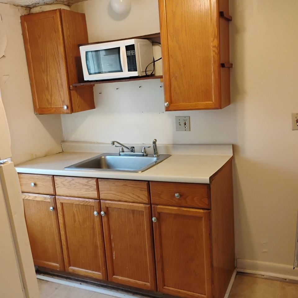 452A Hudson Ave #2 - Photo 2 of 19