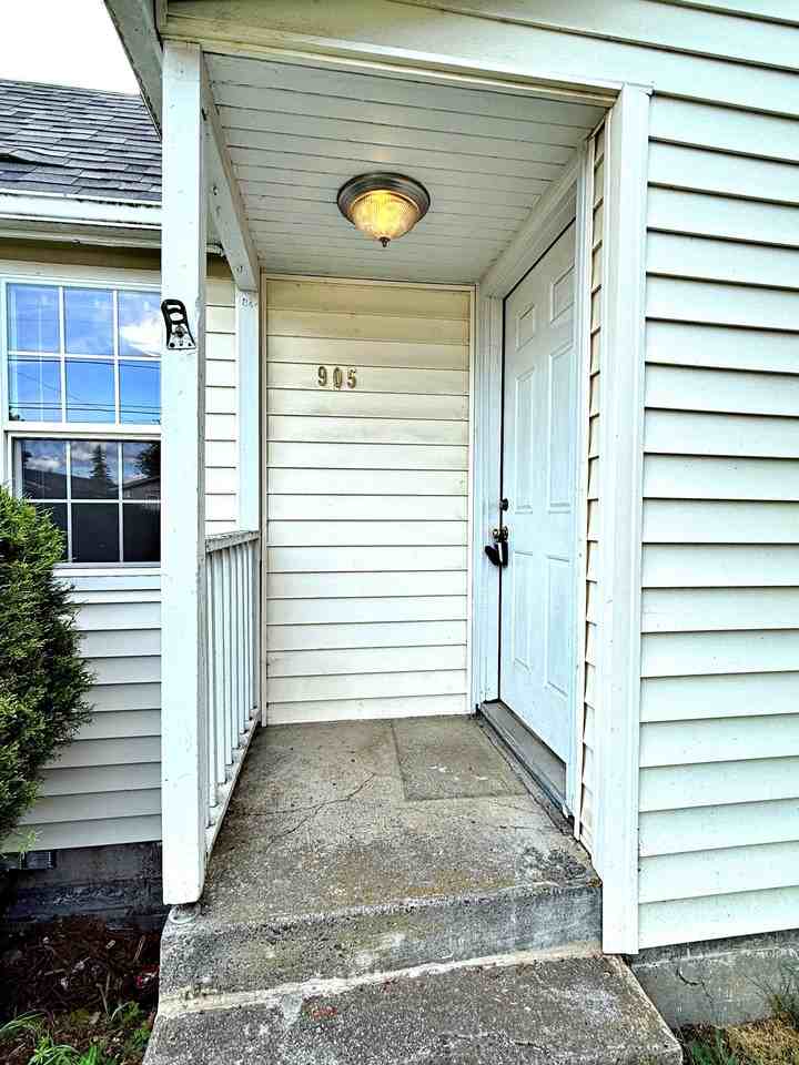 905 Ne 94th Ave #1 - Photo 3 of 38