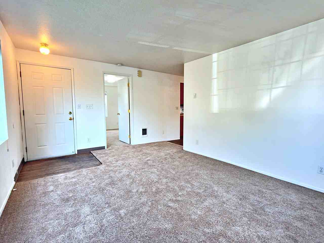 905 Ne 94th Ave #1 - Photo 5 of 38