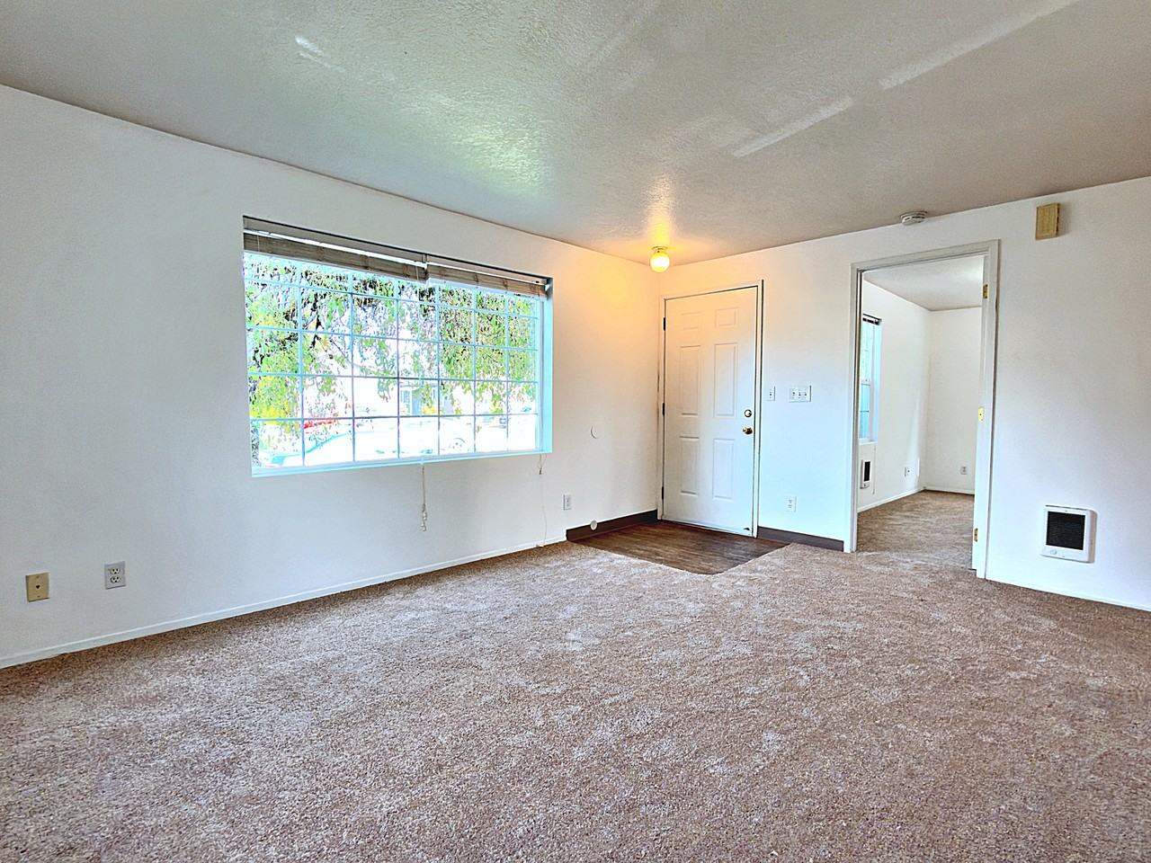 905 Ne 94th Ave #1 - Photo 7 of 38