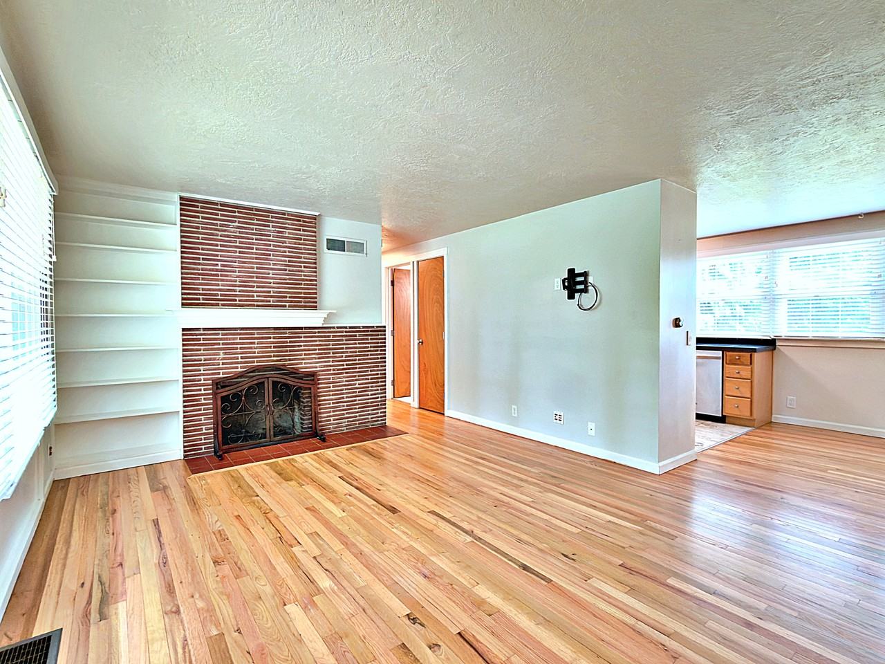 12820 Sw Edgewood St #1 - Photo 4 of 39
